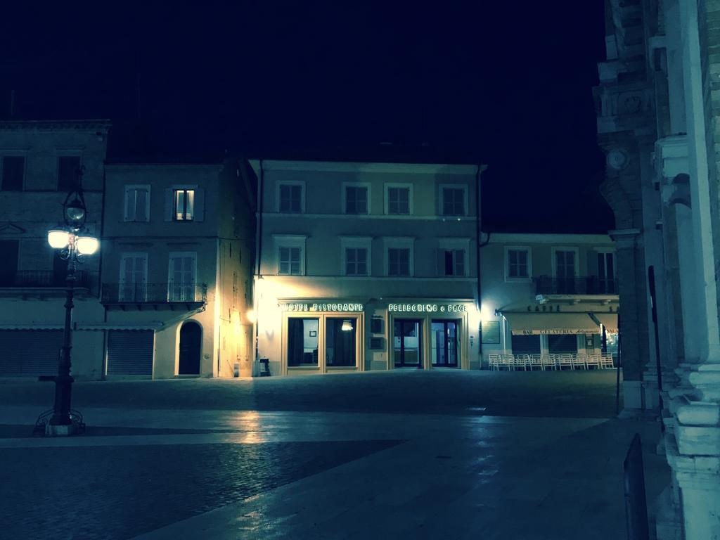 Hotel Pellegrino E Pace لوريتو المظهر الخارجي الصورة