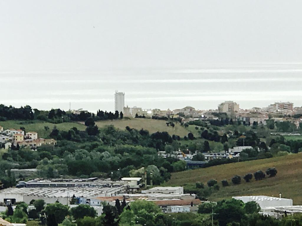 Hotel Pellegrino E Pace لوريتو المظهر الخارجي الصورة