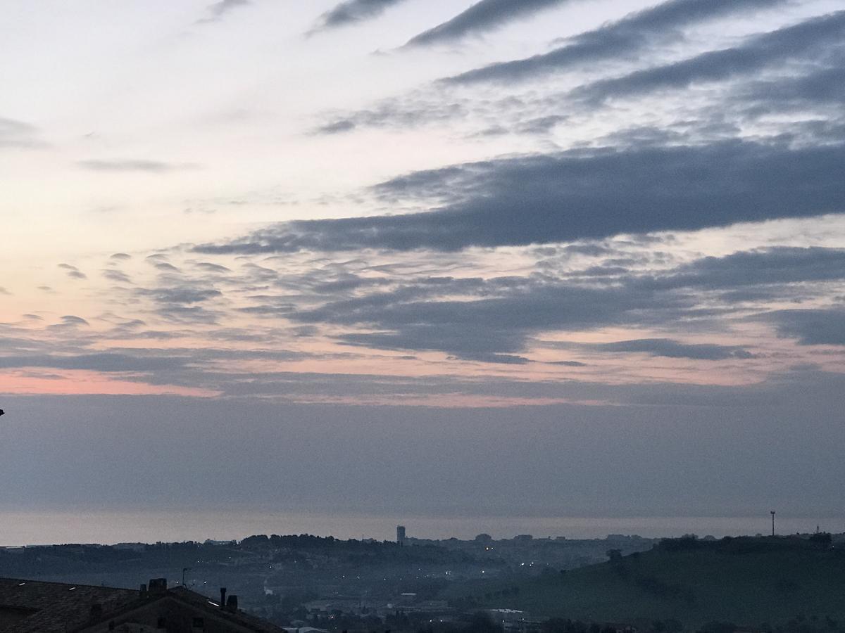 Hotel Pellegrino E Pace لوريتو المظهر الخارجي الصورة